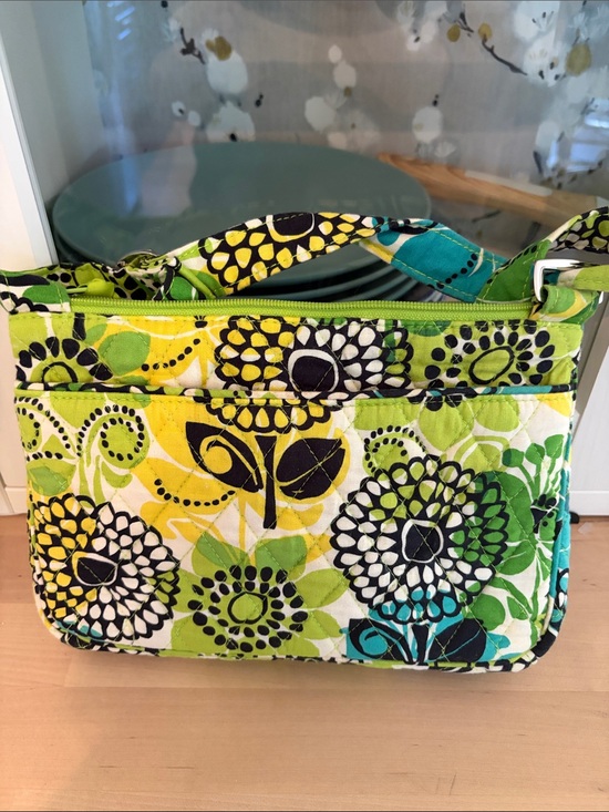Vera Bradley Handbags - Vera Bradley Crossbody Bag